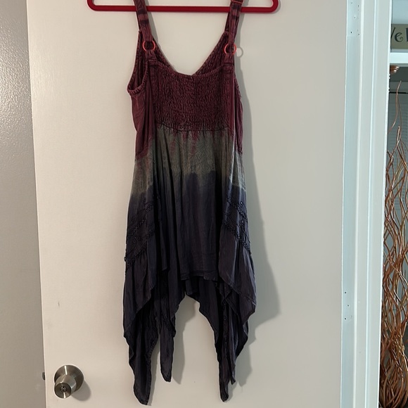 Handkerchief style multicolor top - Picture 3 of 3